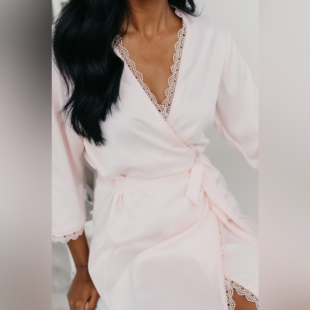 New Le Rose Ellie Lace Trim Robe
New with tags